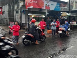 Salut! Paguyuban di Kudus Ini Nabung Bareng dan Sedekahkan Sebagian Hasilnya