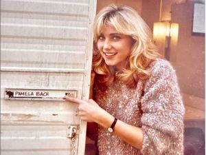 Siapa Pamela Bach? Bintang Baywatch yang Bunuh Diri Siapa Pamela Bach? Bintang Baywatch yang Bunuh Diri