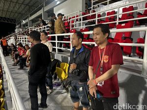 Miris! Media Peliput PSM Vs Persebaya di Stadion BJ Habibie Tak Dapat Kursi Miris! Media Peliput PSM Vs Persebaya di Stadion BJ Habibie Tak Dapat Kursi