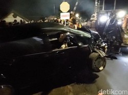 Detik-detik Mobil Dihantam Kereta di Ciamis, Penumpang Selamat