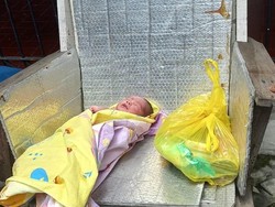 Bayi Laki-laki dengan Tali Pusar Masih Menempel Ditemukan di Surabaya