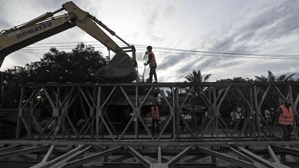 Perakitan Jembatan Darurat untuk Sambungkan Kembali Jambi-Sumbar