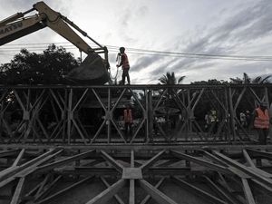 Perakitan Jembatan Darurat untuk Sambungkan Kembali Jambi-Sumbar