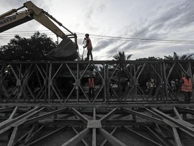Perakitan Jembatan Darurat untuk Sambungkan Kembali Jambi-Sumbar