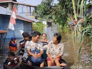 Banjir di Pekanbaru Rendam Ribuan Rumah, Warga Dievakuasi Banjir di Pekanbaru Rendam Ribuan Rumah, Warga Dievakuasi
