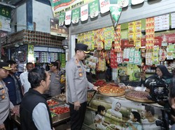 Polisi Sidak Pasar Sidoharjo Pastikan Harga-Stok Bapok Stabil Jelang Lebaran