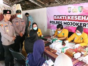 Polisi Gelar Pemeriksaan Gratis-Salurkan Beras ke Warga Miskin Kota Mojokerto