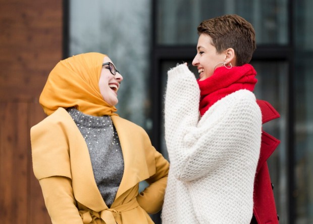 Potret bergosip/ Foto: freepik.com Potret bergosip