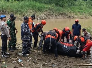 Lima Hari Pencarian, ABG di Cirebon yang Hanyut Ditemukan Tewas Lima Hari Pencarian, ABG di Cirebon yang Hanyut Ditemukan Tewas
