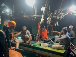 Brimob Poldasu Temukan Nelayan yang Hilang di Perairan Nias