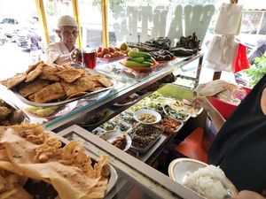 10 Tempat Makan Ramah di Kantong untuk Buka Puasa hingga Sahur 10 Tempat Makan Ramah di Kantong untuk Buka Puasa hingga Sahur