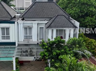 Intip Rumah Ustaz Derry Sulaiman, Ada Lukisan Kaligrafi Rp 1 Miliar
