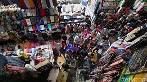 Salat Jumat Pertama Ramadan 1446 H di Pasar Tanah Abang