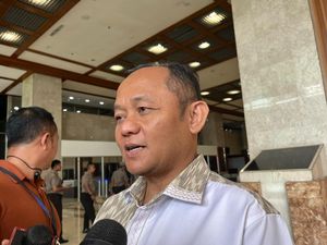 Sarmuji Bela Menteri Bahlil, Nilai Kebijakan ESDM Pro Rakyat & UMKM Sarmuji Bela Menteri Bahlil, Nilai Kebijakan ESDM Pro Rakyat & UMKM