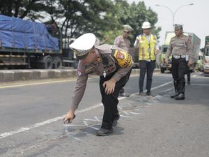 Polisi Survei Jalur Blackspot-Trouble Spot di Gresik Jelang Arus Mudik Polisi Survei Jalur Blackspot-Trouble Spot di Gresik Jelang Arus Mudik