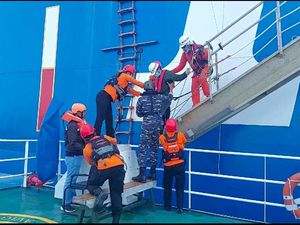 Sakit dalam Pelayaran Jepang-Singapura, ABK Kapal Tanker Dievakuasi ke Aceh Sakit dalam Pelayaran Jepang-Singapura, ABK Kapal Tanker Dievakuasi ke Aceh
