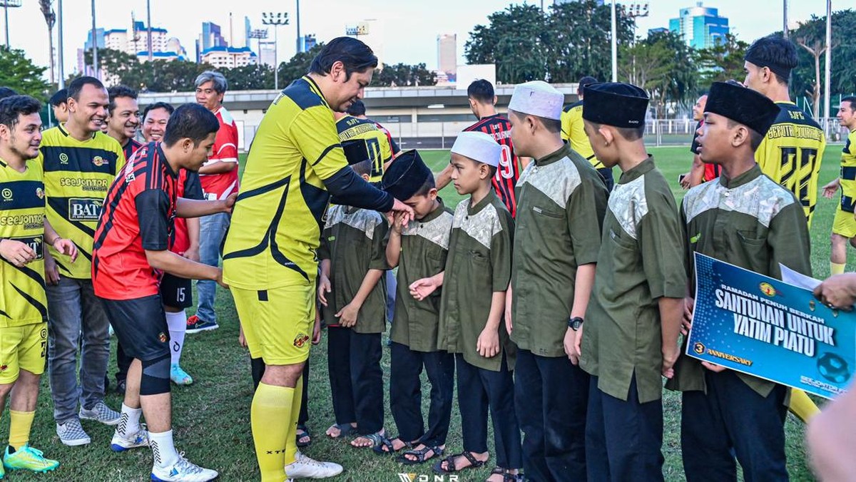 Rekan-rekan wartawan berbagai ke panti asuhan. (Foto: dok. SeeJontorFC)