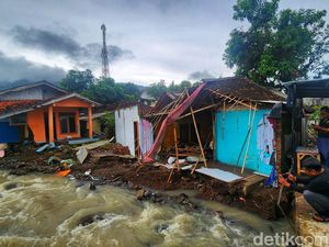 Nestapa di Tepi Sungai Cigangsa Sukabumi