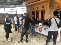 Ramai Penukaran Tiket PSM Vs Persebaya Jelang Laga di Stadion BJ Habibie