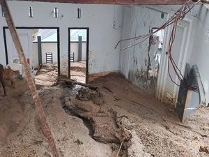10 Rumah di Dumbo Raya Gorontalo Rusak Akibat Longsor, 37 Warga Mengungsi 10 Rumah di Dumbo Raya Gorontalo Rusak Akibat Longsor, 37 Warga Mengungsi