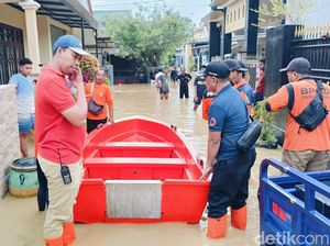 Banjir Luapan Sungai Klowang Pamekasan Banjiri Rumah 77 KK di 2 Kelurahan Banjir Luapan Sungai Klowang Pamekasan Banjiri Rumah 77 KK di 2 Kelurahan