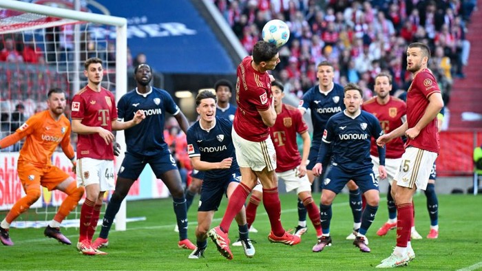 Bundesliga 08 March 2025, Bavaria, Munich: Soccer: Bundesliga, Bayern Munich - VfL Bochum, matchday 25 at the Allianz Arena. Leon Goretzka of Munich heads the ball in from a corner. Photo: Sven Hoppe/dpa - IMPORTANT NOTE: In accordance with the regulations of the DFL German Football League and the DFB German Football Association, it is prohibited to utilize or have utilized photographs taken in the stadium and/or of the match in the form of sequential images and/or video-like photo series. (Photo by Sven Hoppe/picture alliance via Getty Images)