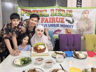 Fairuz A. Rafiq Nikmati Kue Pecel Lele hingga Sate bersama Keluarga