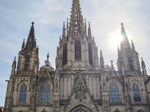 Barcelona yang Dramatis, Dipotret Xiaomi 15 Barcelona yang Dramatis, Dipotret Xiaomi 15