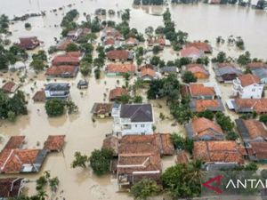 Banjir Rendam 449 Rumah Warga di Karawang, 1.738 Jiwa Terdampak Banjir Rendam 449 Rumah Warga di Karawang, 1.738 Jiwa Terdampak