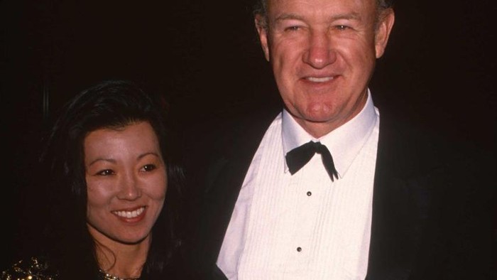Pasangan Amerika, Betsy Arakawa dan Gene Hackman menghadiri Mission Hills Celebrity Sports Invitational, Rancho Mirage, California, November 30, 1991. (Photo by Ron Galella, Ltd./Ron Galella Collection via Getty Images)