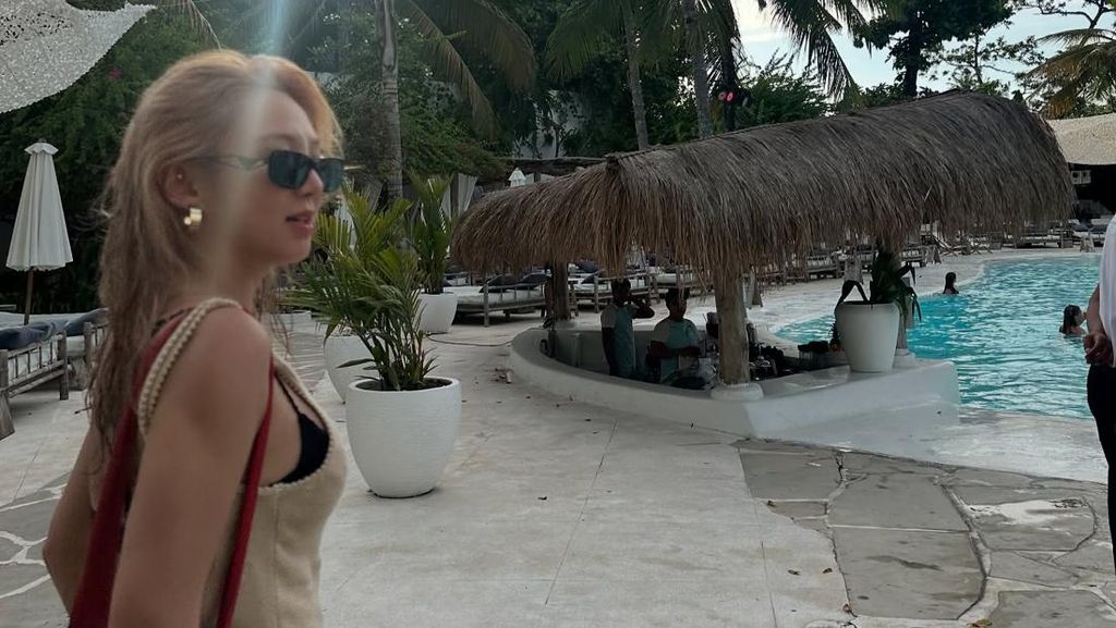 Potret Terbaru Hyoyeon SNSD Liburan ke Bali Lagi, Makin Nyaman Naik Ojek Potret Terbaru Hyoyeon SNSD Liburan ke Bali Lagi, Makin Nyaman Naik Ojek