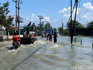 Akses Jalan Menuju Kota Bandung Via Sapan Terendam Banjir