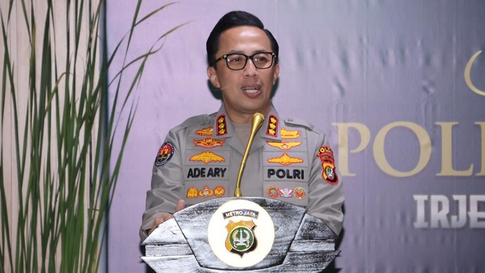 Kabid Humas Polda Metro Jaya Komisaris Besar Ade Ary Syam Indradi. Kabid Humas Polda Metro Jaya Komisaris Besar Ade Ary Syam Indradi.