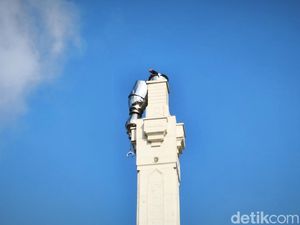 Kubah Menara Masjid Agung Sukoharjo Nyaris Lepas Diterjang Angin Kencang Kubah Menara Masjid Agung Sukoharjo Nyaris Lepas Diterjang Angin Kencang