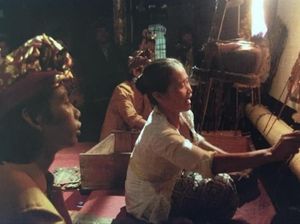 Kisah Men Badung, Dalang Perempuan Pertama Bali yang Melegenda Kisah Men Badung, Dalang Perempuan Pertama Bali yang Melegenda