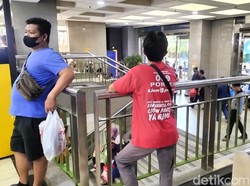 Isi Dompet Porter Tanah Abang Ikut Puasa di Awal Bulan Puasa