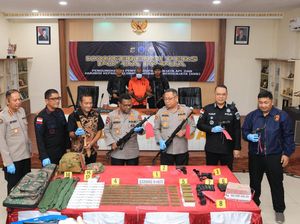 Pecatan TNI Selundupkan Senjata Api-Amunisi ke KKB di Puncak Jaya Ditangkap Pecatan TNI Selundupkan Senjata Api-Amunisi ke KKB di Puncak Jaya Ditangkap