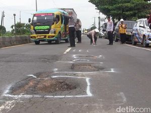 Cek Jalur Pantura Subang, Polisi Temukan 21 Lubang dan 141 U-Turn Liar Cek Jalur Pantura Subang, Polisi Temukan 21 Lubang dan 141 U-Turn Liar