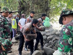 Polres-Kodim Kerahkan Personel Bantu Korban Banjir Bandang Gondang Bojonegoro
