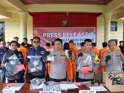 42 Orang dan Ratusan Botol Miras di Ogan Ilir Diamankan Polisi