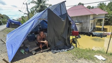 Potret Warga Terdampak Banjir di Tebo Mengungsi di Tenda Darurat
