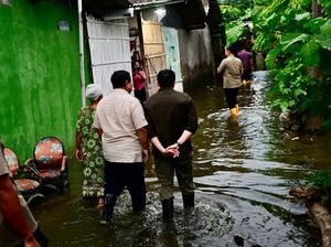 Prabowo Cek Banjir di Bekasi dan Buka Puasa di Rumah Warga