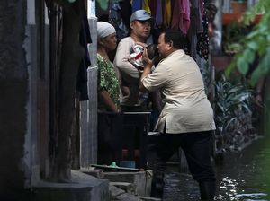 Nyemplung Cek Banjir di Bekasi, Prabowo Minta Cepat Diatasi Nyemplung Cek Banjir di Bekasi, Prabowo Minta Cepat Diatasi