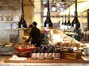 5 Restoran Buffet All You Can Eat di Hotel Jakarta, Hidangannya Premium! 5 Restoran Buffet All You Can Eat di Hotel Jakarta, Hidangannya Premium!