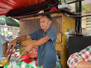 Sopir Banting Setir Jual Gorengan saat Ramadan, Raup Jutaan Rupiah per Hari Sopir Banting Setir Jual Gorengan saat Ramadan, Raup Jutaan Rupiah per Hari