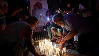 Warga Argentina Gelar Doa dan Pawai Lilin untuk Kesembuhan Paus Fransiskus