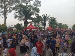 Ribuan Warga Berebut Takjil dan Buka Bersama Gratis di Pemkab Blitar