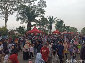 Ribuan Warga Berebut Takjil dan Buka Bersama Gratis di Pemkab Blitar Ribuan Warga Berebut Takjil dan Buka Bersama Gratis di Pemkab Blitar