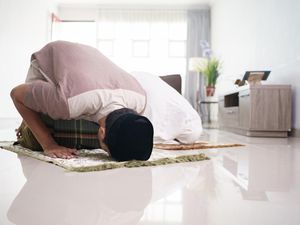 Otak Sering Error? Taruna Ikrar Sarankan Perbanyak Sujud Otak Sering Error? Taruna Ikrar Sarankan Perbanyak Sujud