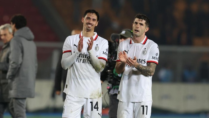 LECCE, ITALY - MARCH 08:  Tijjani Reijnders and Christian Pulisic of AC Milan celebrates the win at the end of the Serie A match between Lecce and AC Milan at Stadio Via del Mare on March 08, 2025 in Lecce, Italy. (Photo by Claudio Villa/AC Milan via Getty Images)